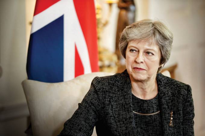 Brexit: Conservadores ponderam derrubar Theresa May para desbloquear o acordo