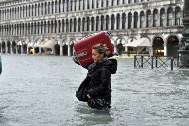 As maiores cheias em Veneza desde 1966 já mataram duas pessoas