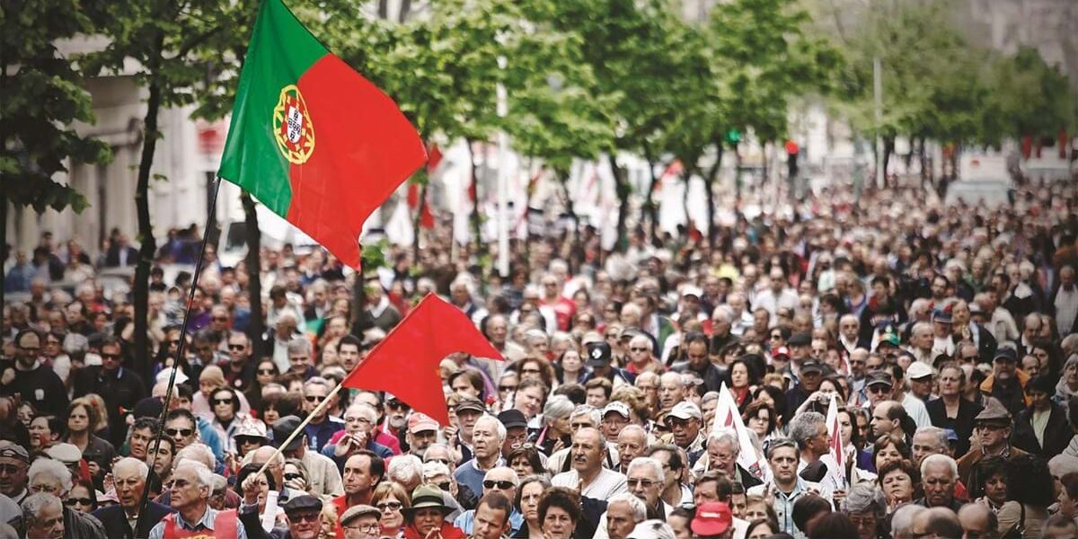 1.º de maio: Lisboa de vermelho e branco