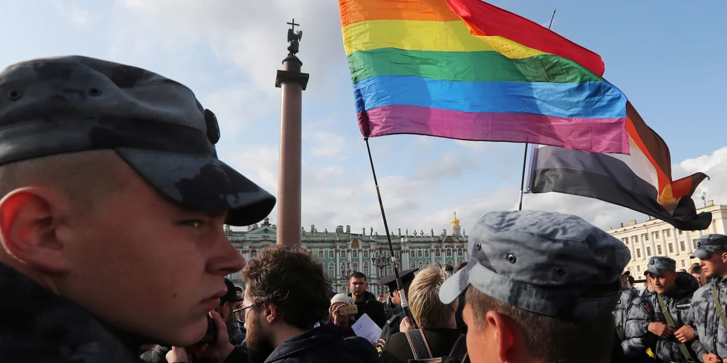 Parlamento russo aprova alteração que reforça lei contra “propaganda LGBT”￼