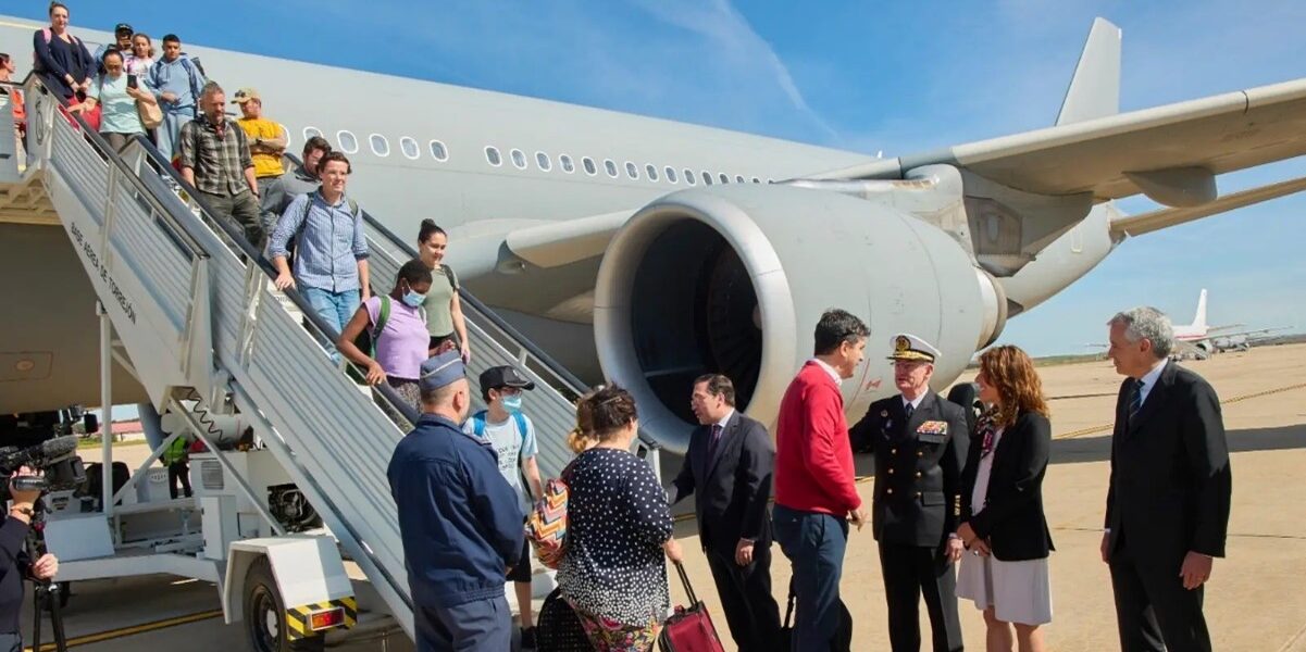 Portugueses retirados do Sudão por aviões militares espanhóis e italianos