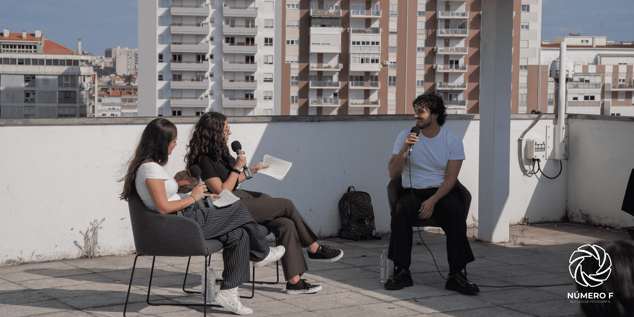 À conversa com Peculiar – “Não cortem pedaços de vocês para se sentirem menos sozinhos.”